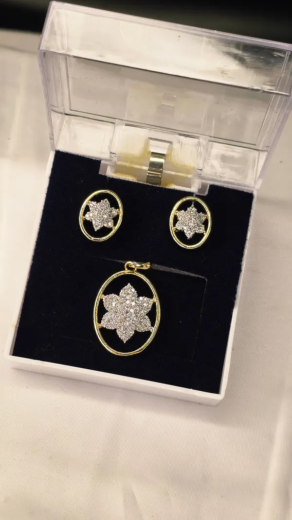 Golden_And_White_Mazak_Diamond_Pendent_Set_With_Earrings_For_Women_Without_Chain