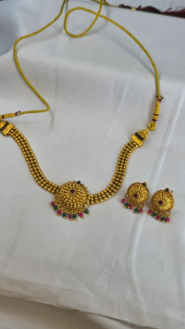 Golden_Mazak_Temple_Choker_Set_For_Women