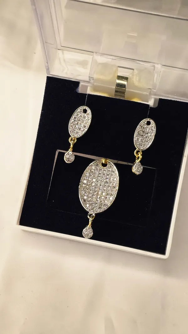 Golden_And_White_Mazak_Diamond_Pendent_Set_With_Earrings_For_Women._Without_Chain