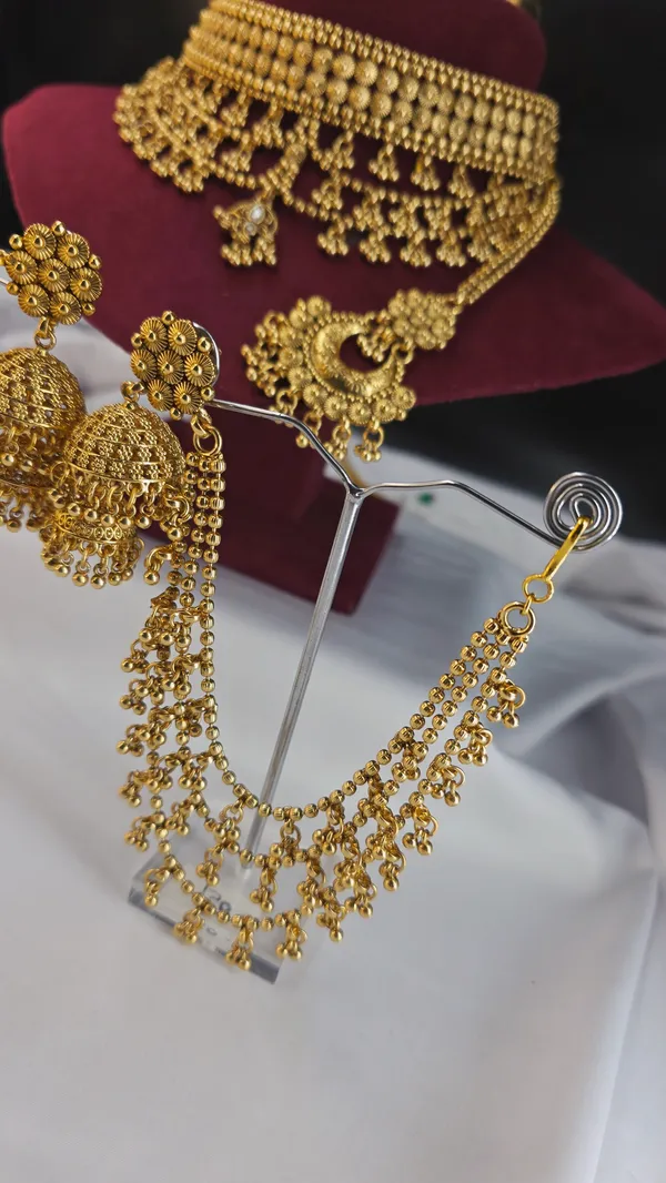 Golden_Brass_Necklace_Set_For_Women