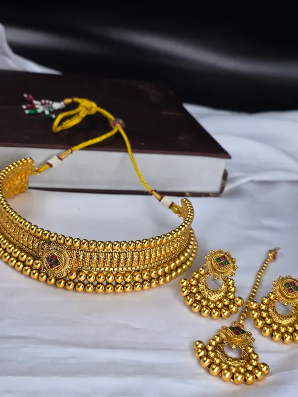 Golden_Brass_Choker_Set_For_Women