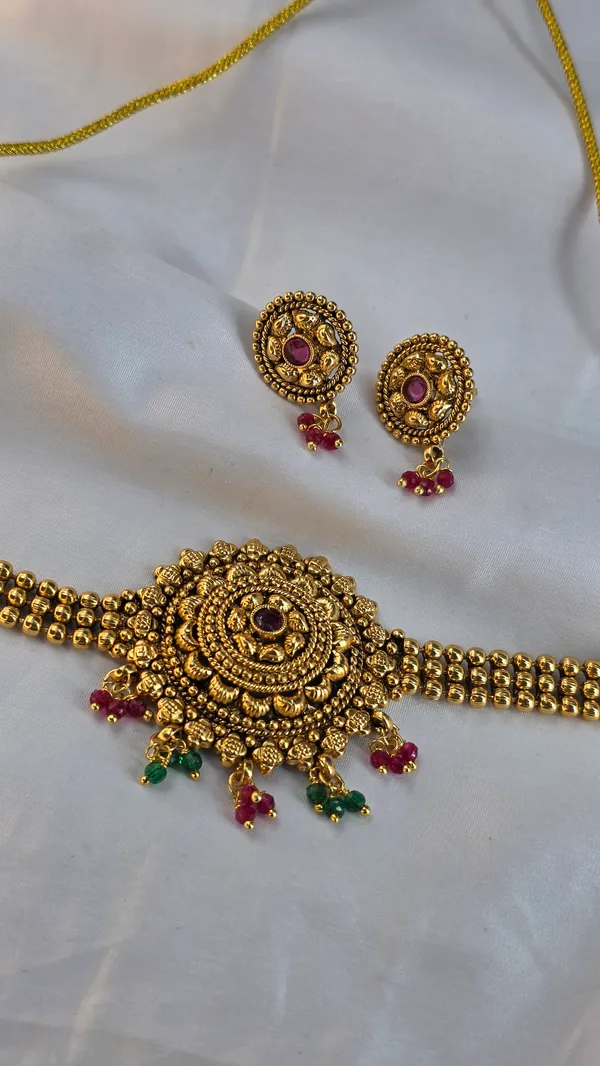 Golden_Brass_Choker_Set_For_Women