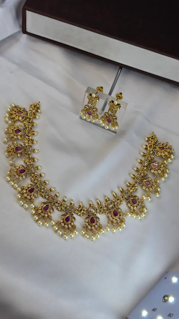 Golden_Brass_Necklace_Set_For_Women