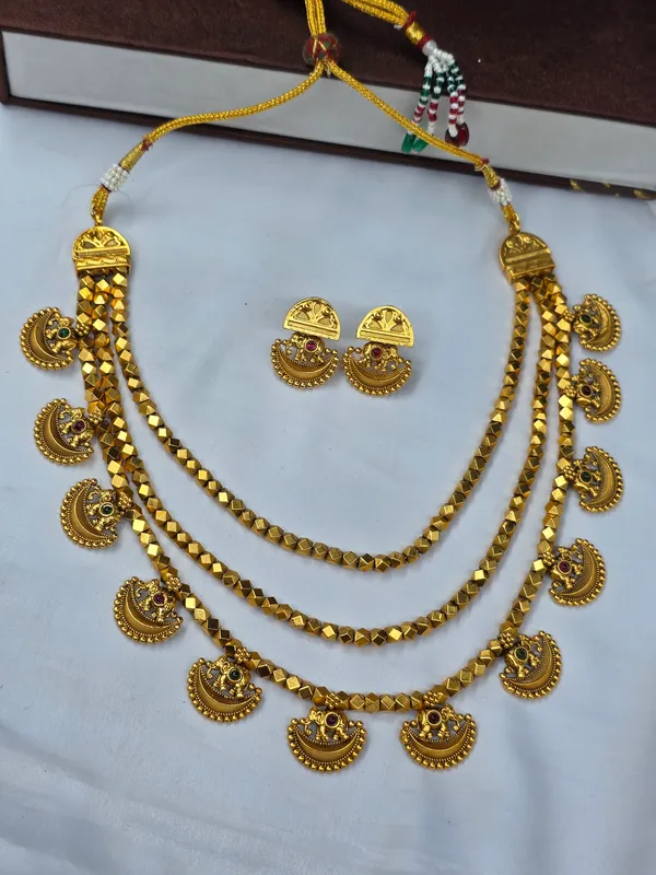 Golden_Brass_Ashtapailu_3_Line_Chandrakor_Necklace_Set_For_Women