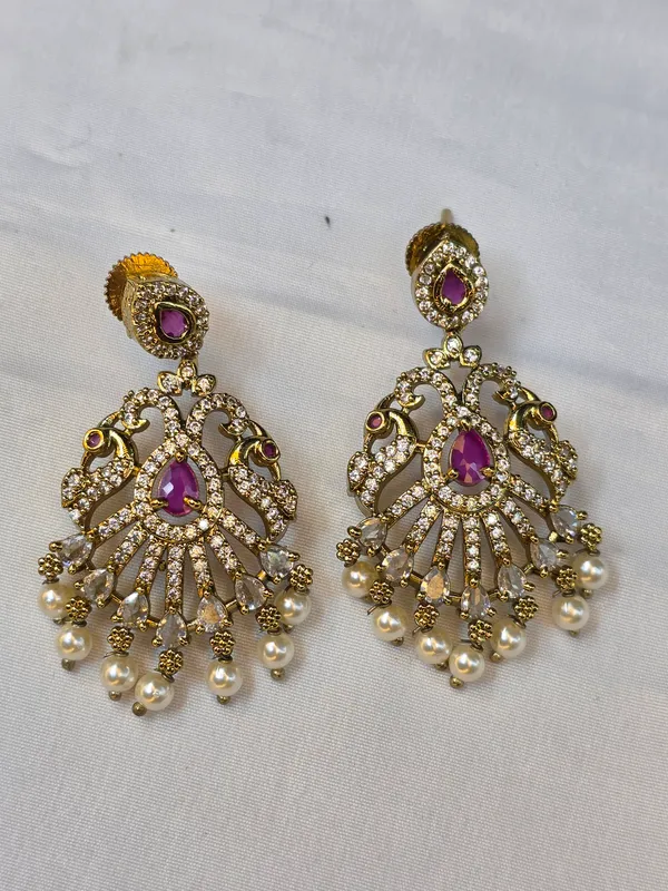 Golden_And_White_Brass_Victorian_Vati_Set_For_Women