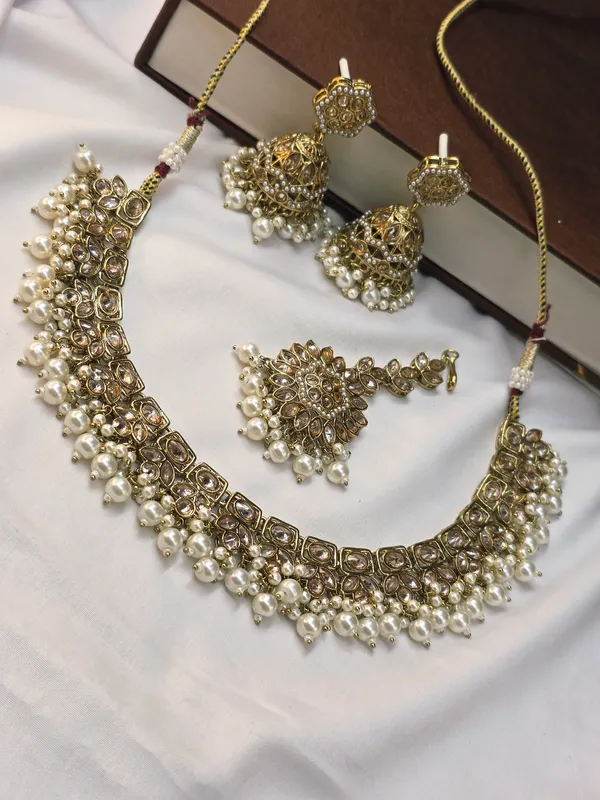 White_Brass_Kundan_Necklace_Set_For_Women