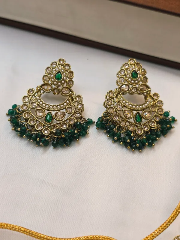 Green_Brass_Kundan_Necklace_Set_For_Women