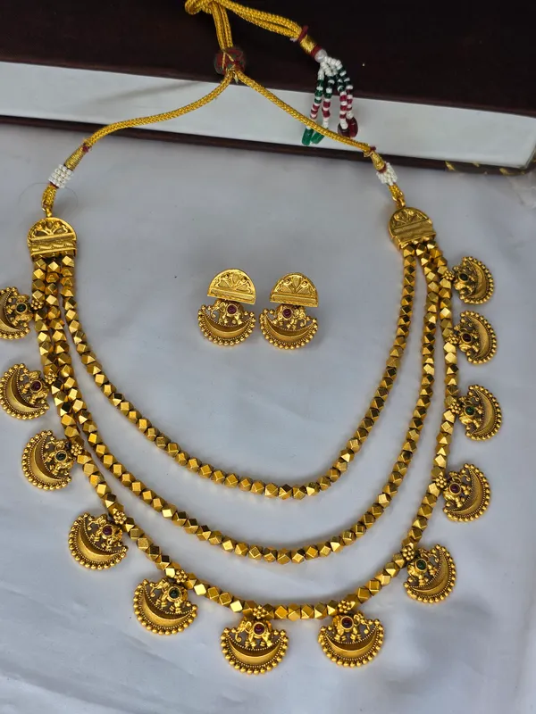 Golden_Brass_Ashtapailu_3_Line_Chandrakor_Necklace_Set_For_Women