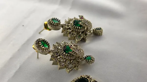 Green_And_White_Mazak_Victorian_Vati_Set_For_Women