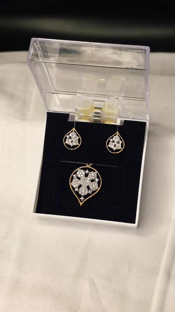 Golden_And_White_Mazak_Diamond_Pendent_Set_With_Earrings_For_Women._Without_Chain