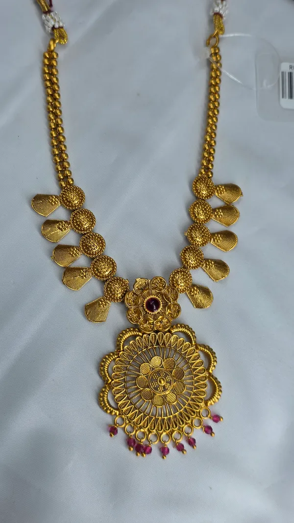 Golden_Brass_Necklace_Set_For_Women