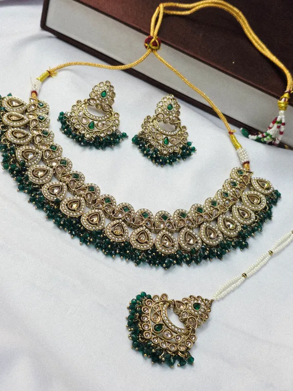 Green_Brass_Kundan_Necklace_Set_For_Women
