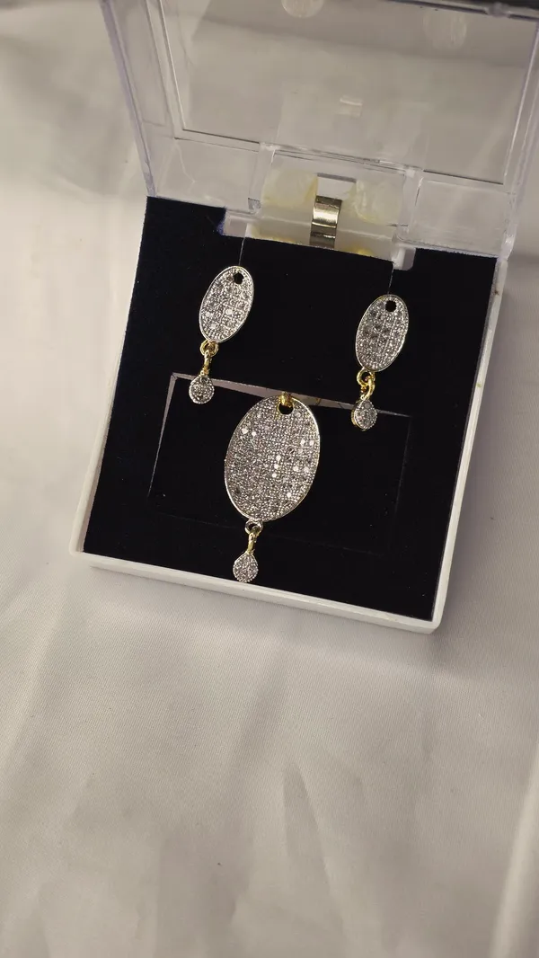 Golden_And_White_Mazak_Diamond_Pendent_Set_With_Earrings_For_Women._Without_Chain