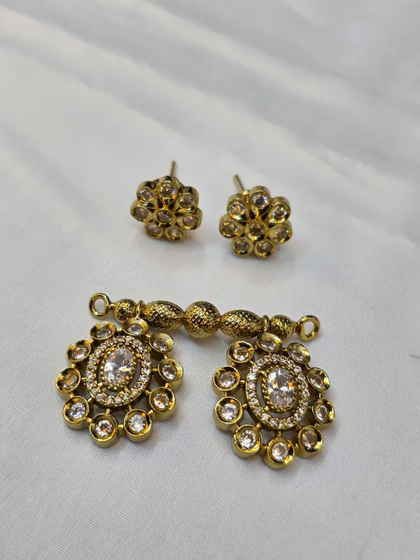 Golden_And_White_Brass_Victorian_Vati_Set_For_Women