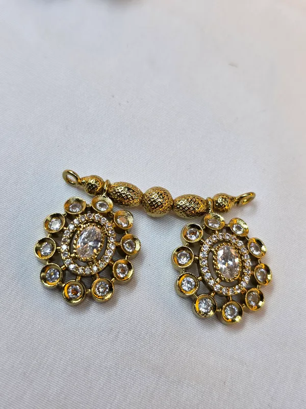 Golden_And_White_Brass_Victorian_Vati_Set_For_Women