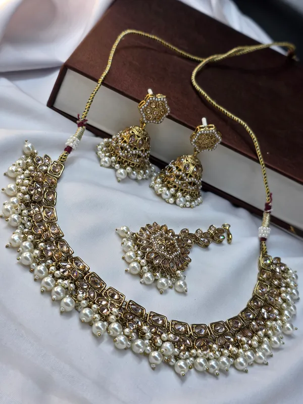 White_Brass_Kundan_Necklace_Set_For_Women