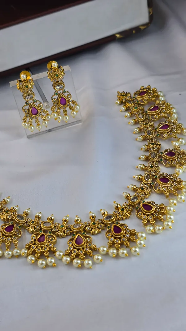 Golden_Brass_Necklace_Set_For_Women
