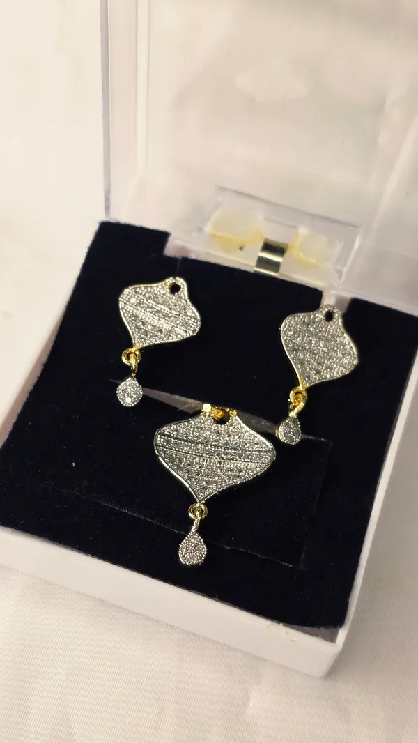 Golden_And_White_Mazak_Diamond_Pendent_Set_With_Earrings_For_Women_Without_Chain