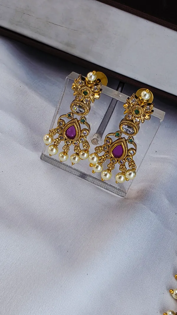 Golden_Brass_Necklace_Set_For_Women