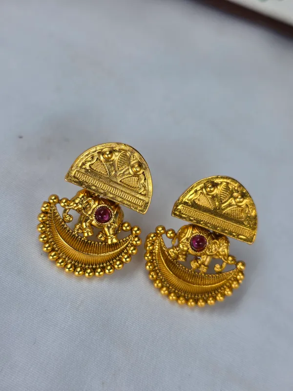 Golden_Brass_Ashtapailu_3_Line_Chandrakor_Necklace_Set_For_Women