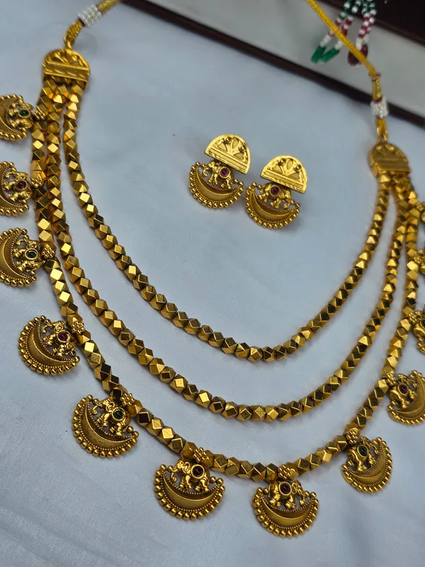 Golden_Brass_Ashtapailu_3_Line_Chandrakor_Necklace_Set_For_Women