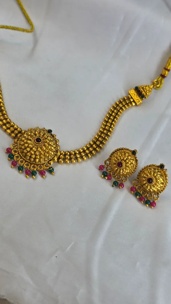Golden_Mazak_Temple_Choker_Set_For_Women