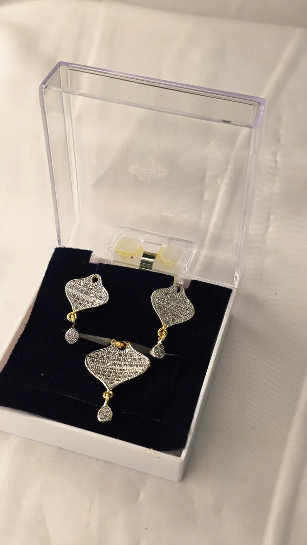 Golden_And_White_Mazak_Diamond_Pendent_Set_With_Earrings_For_Women_Without_Chain