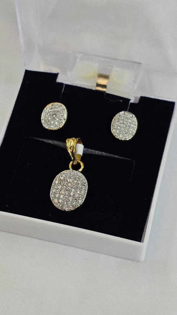 Golden_And_White_Mazak_Diamond_Pendent_Set_With_Earrings_For_Women._Without_Chain