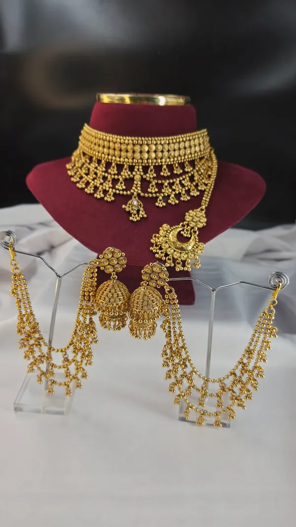 Golden_Brass_Necklace_Set_For_Women