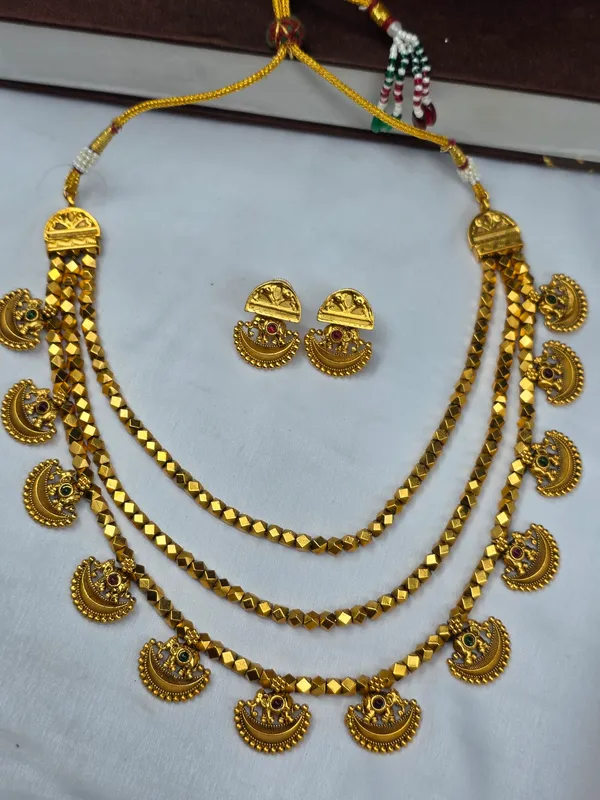 Golden_Brass_Ashtapailu_3_Line_Chandrakor_Necklace_Set_For_Women