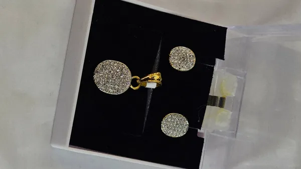 Golden_And_White_Mazak_Diamond_Pendent_Set_With_Earrings_For_Women._Without_Chain