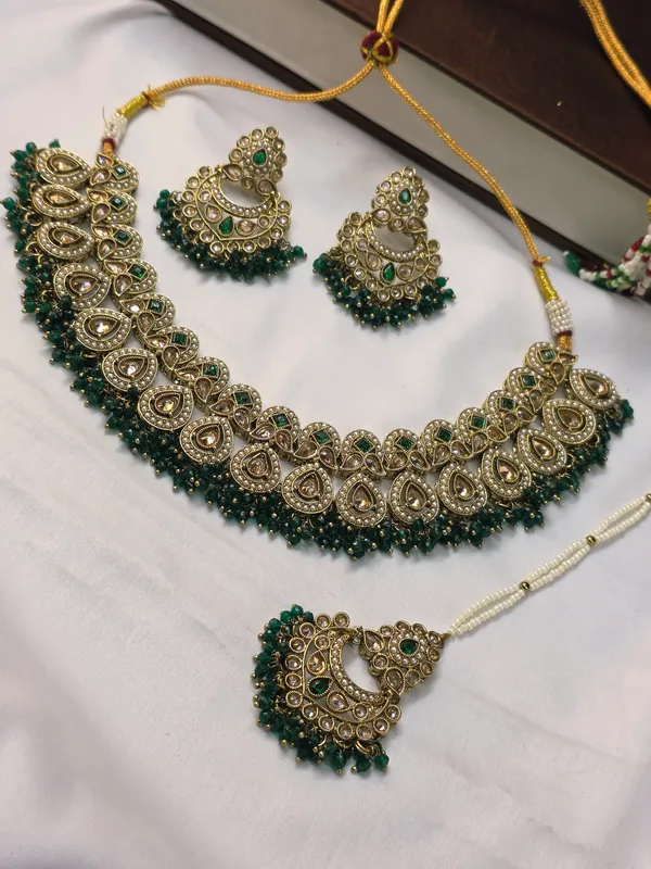 Green_Brass_Kundan_Necklace_Set_For_Women