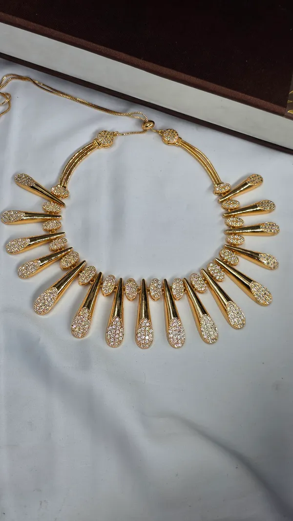 Golden_And_White_Brass_Necklace_For_Women