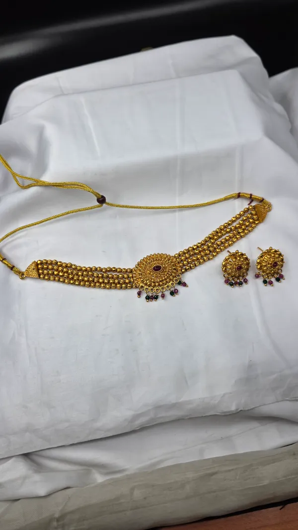 Golden_Mazak_Temple_Choker_Set_For_Women