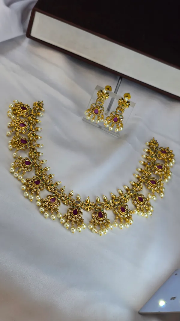 Golden_Brass_Necklace_Set_For_Women