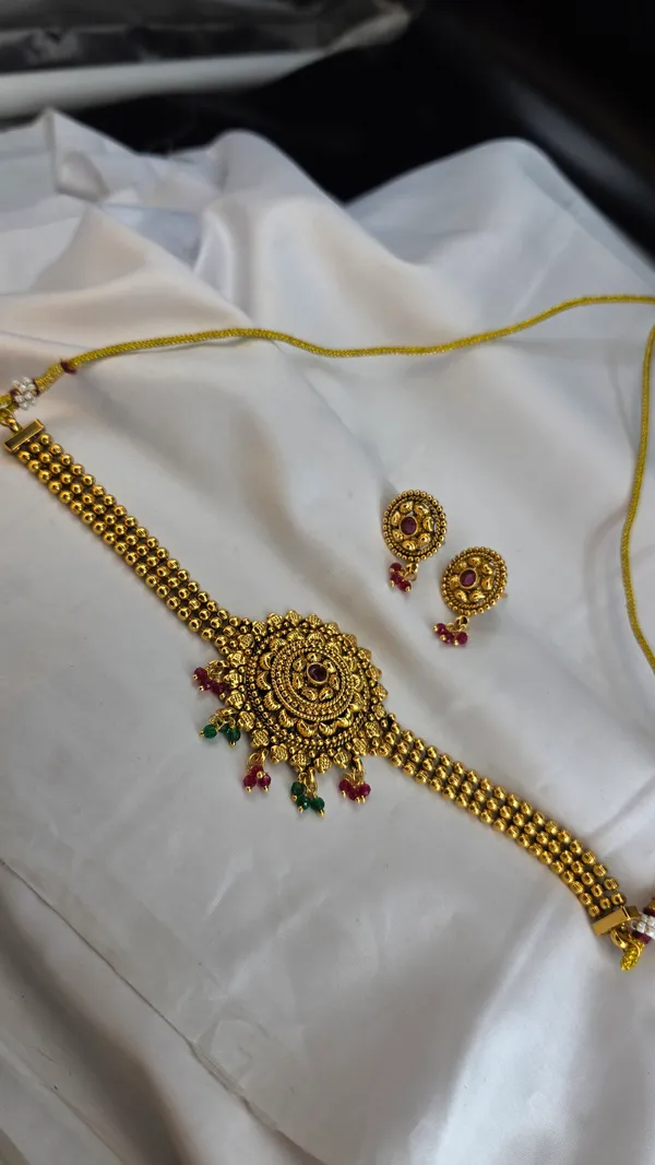 Golden_Brass_Choker_Set_For_Women