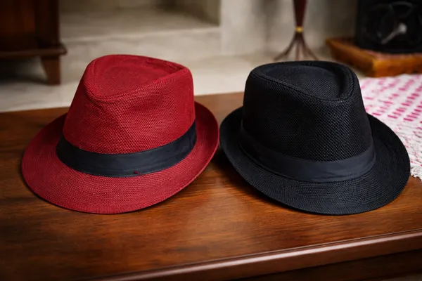 MULTICOLOUR_HAT_Pack_of_2