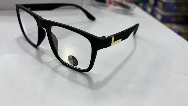 Unisex_Black_Frame_Clear_Lens_Fashion_Eyeglasses_With_Gold_Accent