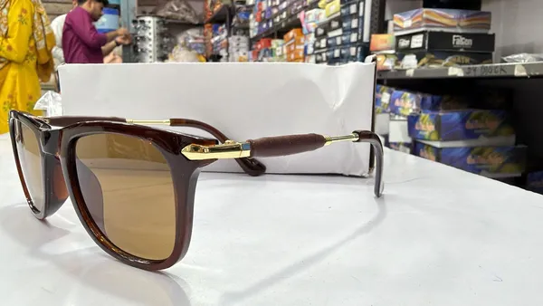Stylish_Brown_Wayfarer_Sunglasses_With_Gold_Accents