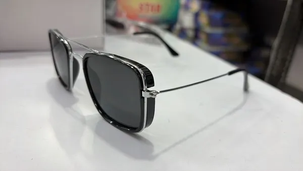 Stylish_Clip-On_Flip_Sunglasses_-_Black_Rectangular_Lenses