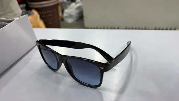 Black_Wayfarer_Sunglasses_With_Blue_Gradient_Lenses