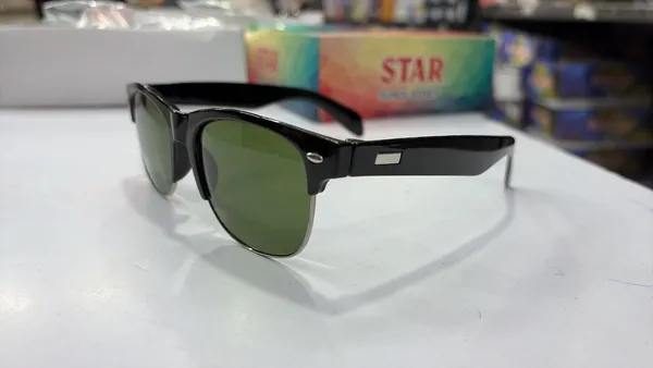Classic_Black_Clubmaster_Sunglasses_With_Green_Lenses