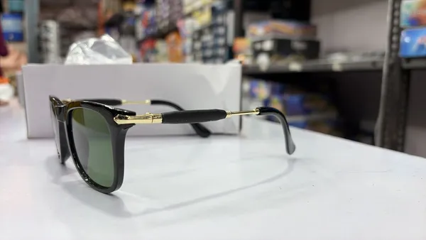 Premium_Polarized_Wayfarer_Sunglasses_With_Metal_Accents