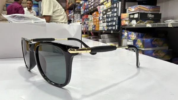 Premium_Polarized_Wayfarer_Sunglasses_With_Metal_Accents