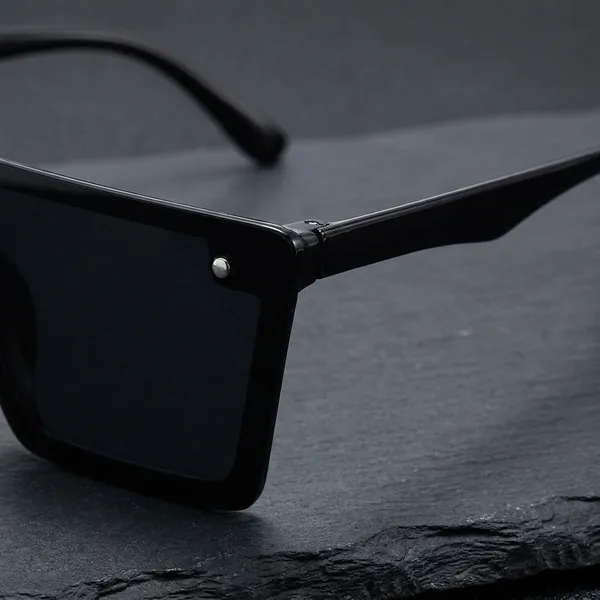 Oversized_Square_Frame_Sunglasses_-_Black_Flat_Top_Shield_Design