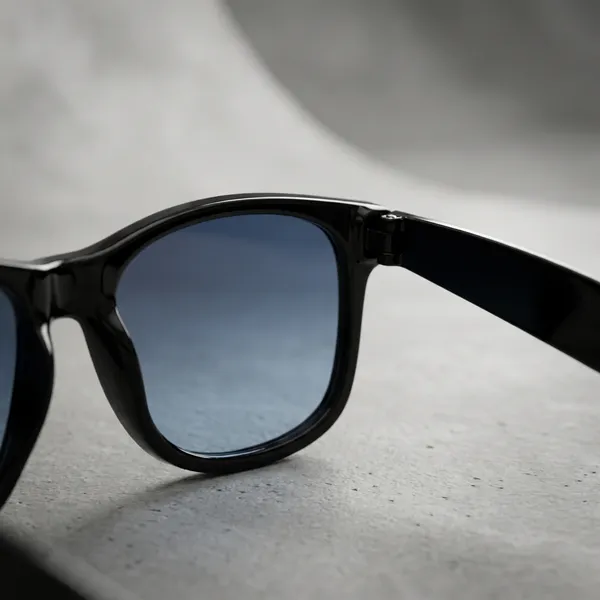 Black_Wayfarer_Sunglasses_With_Blue_Gradient_Lenses