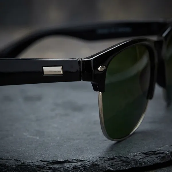 Classic_Black_Clubmaster_Sunglasses_With_Green_Lenses