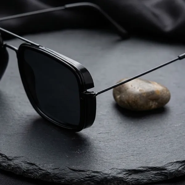 Aviator_Style_Sunglasses_With_Flip-Up_Lens_And_Metal_Frame