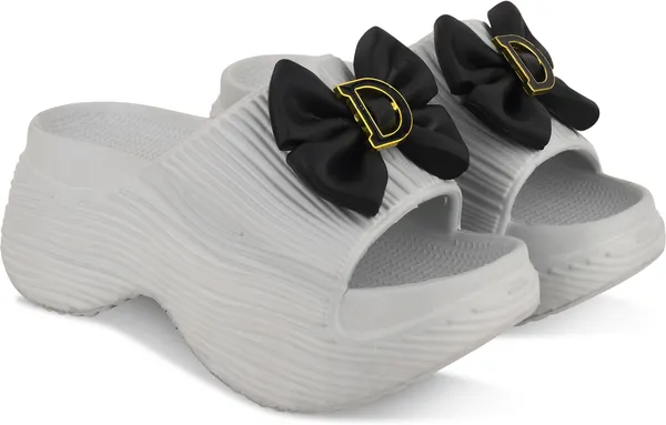 Trump_Women_Heels_White