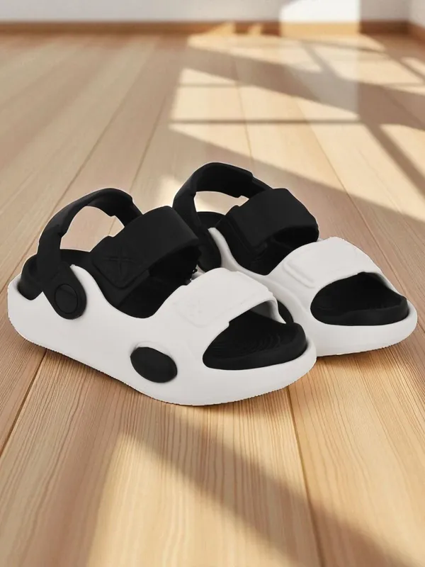 Trump_Boys_&_Girls_Slipon_Toe_Ring_Sandals_Black